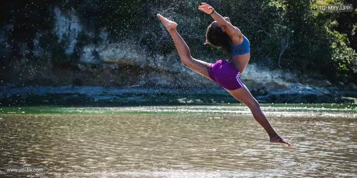 🎮 互动直播，弹幕狂欢，和百万球迷一起嗨翻全场！